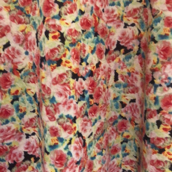 Lush summer tank that hits at waist - Picture 3 of 3